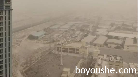 沙尘暴在昨天袭击了迪拜,阿联酋多个地区下雨