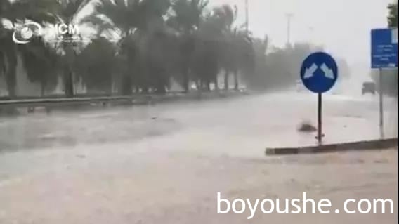 沙尘暴在昨天袭击了迪拜,阿联酋多个地区下雨