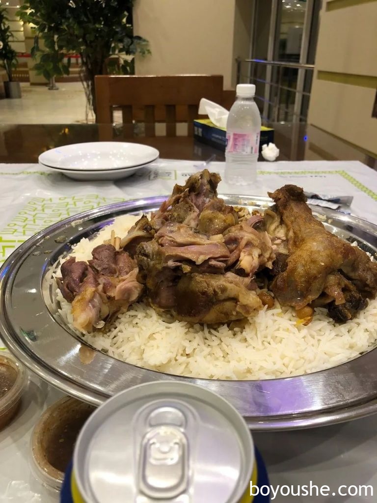 沙特不光有炸鸡,还有羊肉手抓饭 — 探访吉达名店Sarmad餐厅