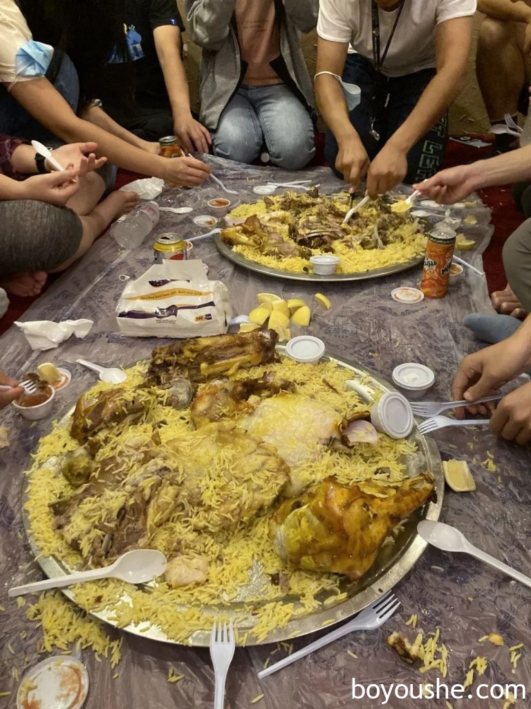 沙特不光有炸鸡,还有羊肉手抓饭 — 探访吉达名店Sarmad餐厅
